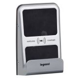 Mosaic.Беспроводное зарядное устройство Qi 1А IP66 IK08. Цвет Алюминий 077599 Legrand
