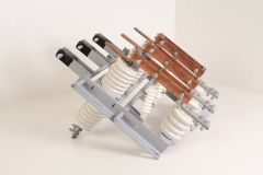 Разъединитель высоковольтный РВФЗ-10/1000-II-II УХЛ2 фарфор в комплекте с приводами и вилками  6576968 Вологодский ЭМЗ