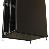 Шкаф напольный 19-дюймовый 27U 1388x800х600 мм ВхШхГ перед. стекл дверь с перфорированными бок. зад. дверь сплошная черный 520182 WRLine